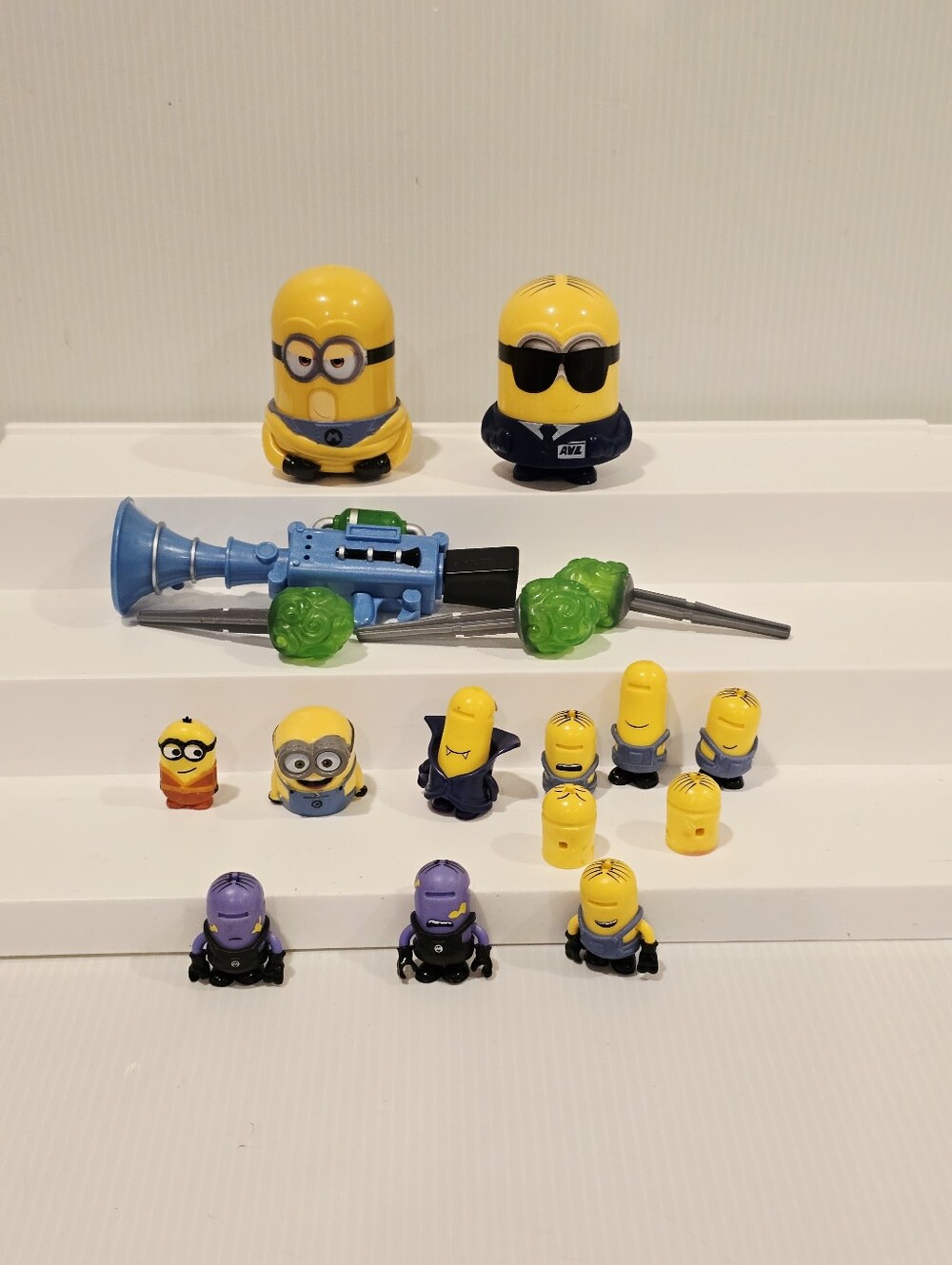 Minions Despicable Me Minion Stuart Dart Launcher and Mini Figure Set